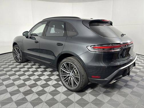 2025 Porsche Macan AWD