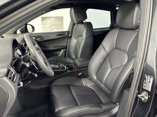 2025 Porsche Macan AWD