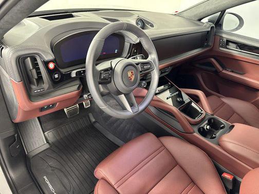2025 Porsche Cayenne GTS