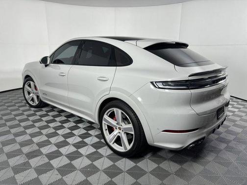 2025 Porsche Cayenne GTS