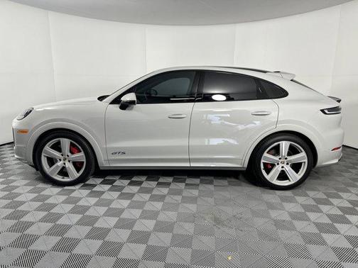2025 Porsche Cayenne GTS