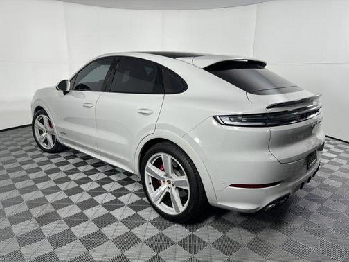 2025 Porsche Cayenne GTS