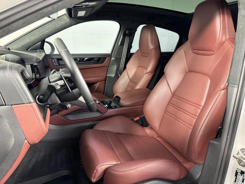 2025 Porsche Cayenne GTS