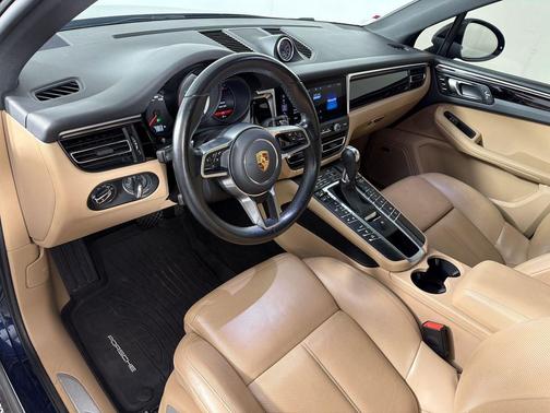 Night Blue Metallic 2021 Porsche Macan Macan