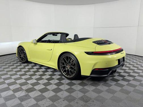 2025 Porsche 911 Carrera