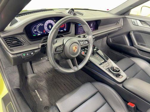 2025 Porsche 911 Carrera