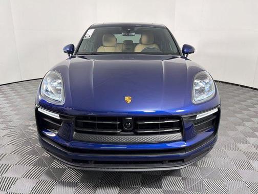 Gentian Blue Metallic 2026 Porsche Macan Macan