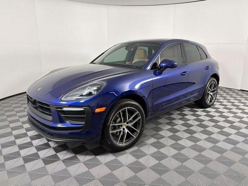 Gentian Blue Metallic 2026 Porsche Macan Macan
