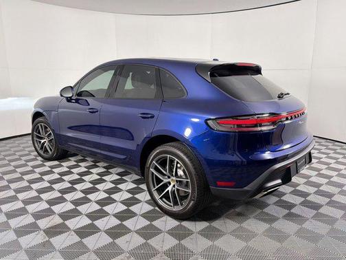 Gentian Blue Metallic 2026 Porsche Macan Macan