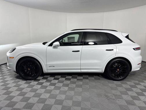 2025 Porsche Cayenne GTS