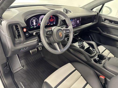2025 Porsche Cayenne GTS