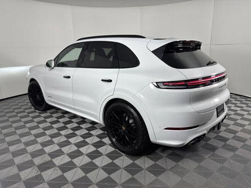 2025 Porsche Cayenne GTS