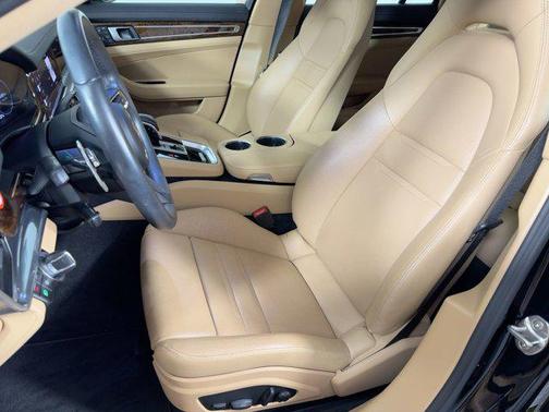 2023 Porsche Panamera 4