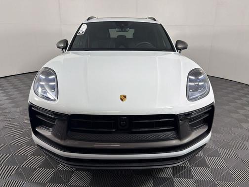 Carrara White Metallic 2026 Porsche Macan T
