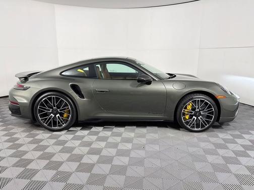 Aventurine Green Metallic 2026 Porsche 911 Turbo S