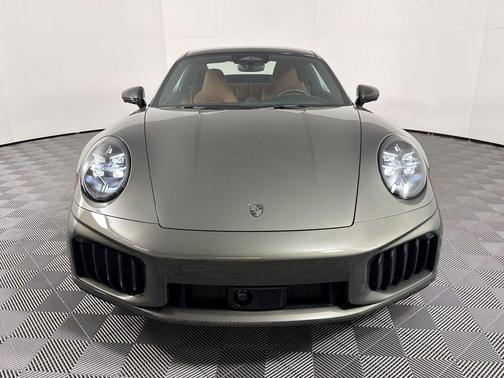 Aventurine Green Metallic 2026 Porsche 911 Turbo S