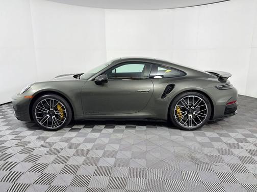 Aventurine Green Metallic 2026 Porsche 911 Turbo S