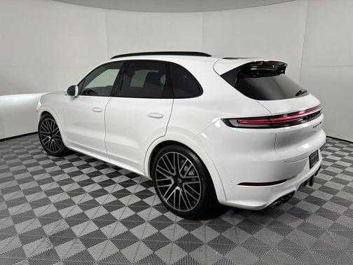2025 Porsche Cayenne GTS