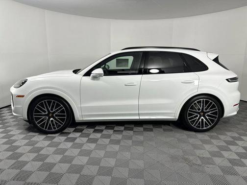 2025 Porsche Cayenne GTS