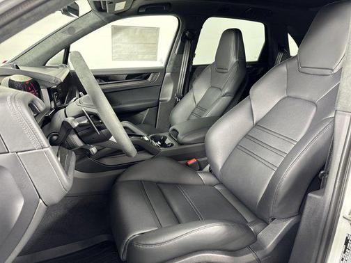 2025 Porsche Cayenne GTS