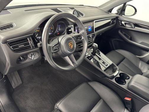 2022 Porsche Macan Base