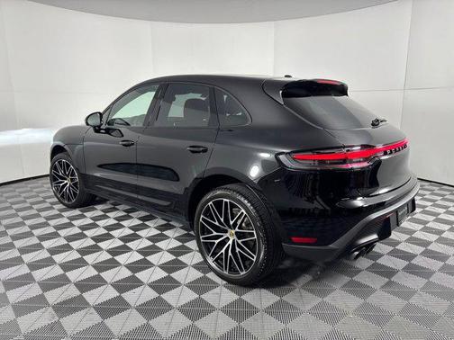 2025 Porsche Macan AWD