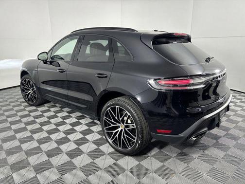 2025 Porsche Macan AWD