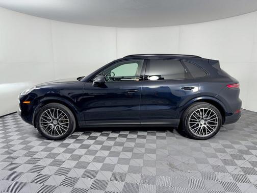 Moonlight Blue Metallic 2023 Porsche Cayenne Cayenne