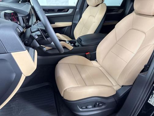 Chromite Black Metallic 2026 Porsche Cayenne Cayenne