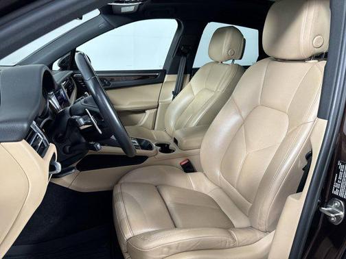 2022 Porsche Macan Base
