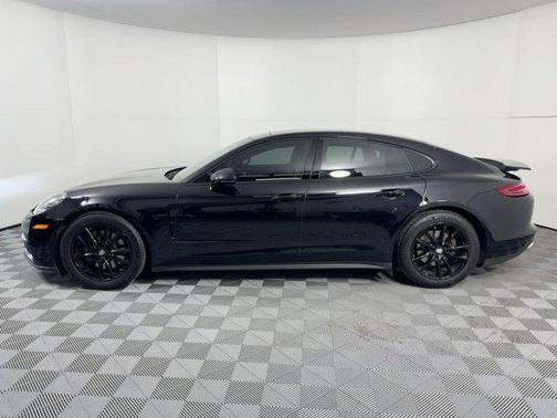 2018 Porsche Panamera RWD