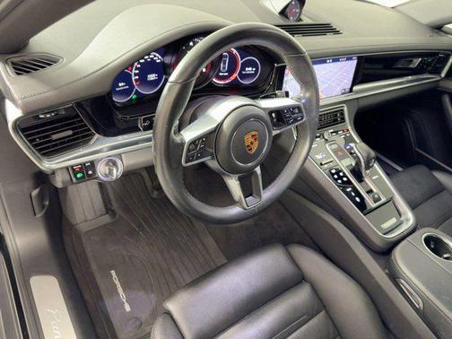 2018 Porsche Panamera RWD