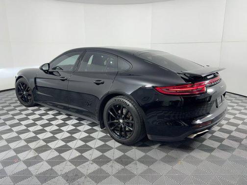 2018 Porsche Panamera RWD