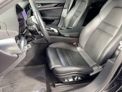 2018 Porsche Panamera RWD