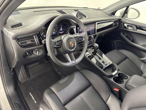 2025 Porsche Macan Macan