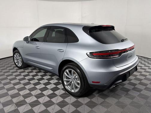 Dolomite Silver Metallic 2026 Porsche Macan Macan