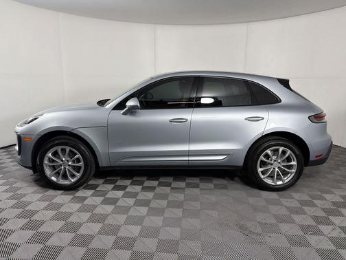 Dolomite Silver Metallic 2026 Porsche Macan Macan