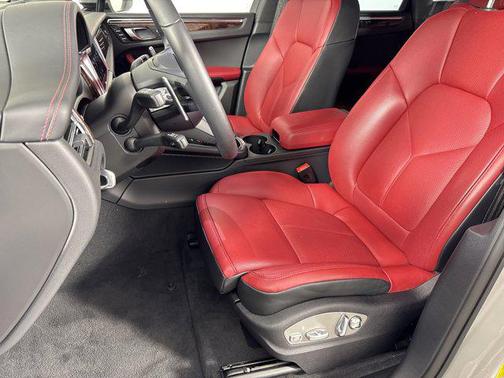 2025 Porsche Macan GTS