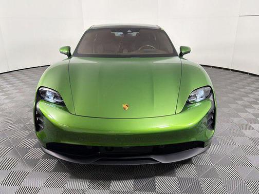 Mamba Green Metallic 2023 Porsche Taycan GTS
