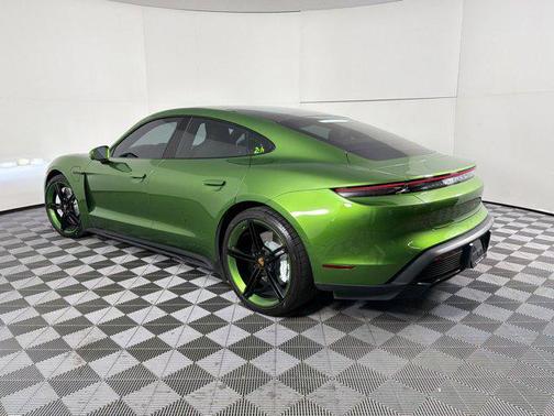 Mamba Green Metallic 2023 Porsche Taycan GTS