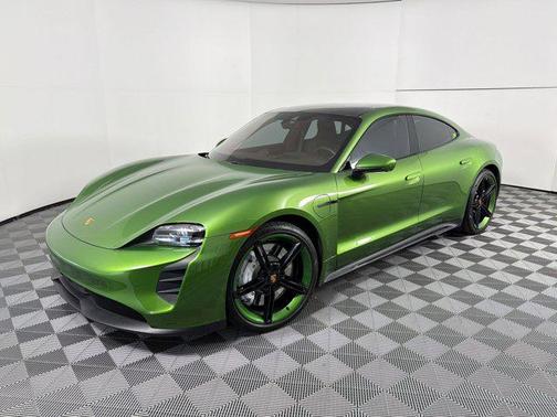 Mamba Green Metallic 2023 Porsche Taycan GTS