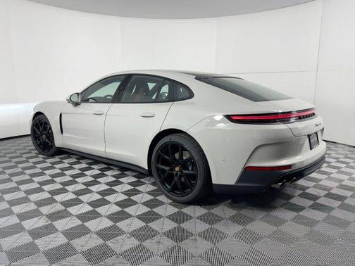 2026 Porsche Panamera RWD