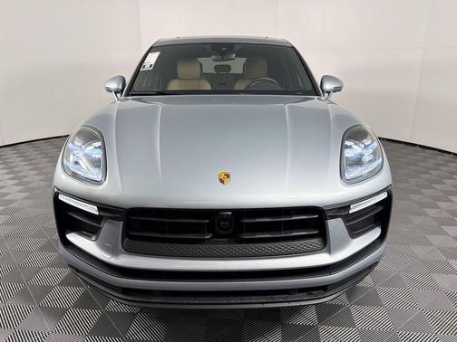 Dolomite Silver Metallic 2026 Porsche Macan Macan