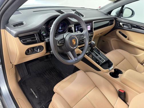 Dolomite Silver Metallic 2026 Porsche Macan Macan