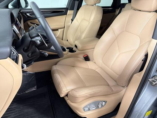 Dolomite Silver Metallic 2026 Porsche Macan Macan