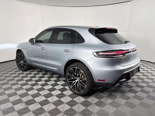 Dolomite Silver Metallic 2026 Porsche Macan Macan