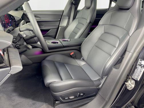 Jet Black Metallic 2026 Porsche Taycan Taycan ()