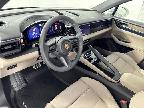 2025 Porsche Macan 4S