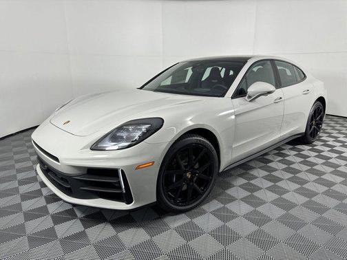 2025 Porsche Panamera 4