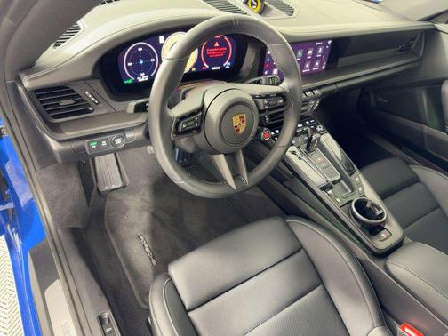 2025 Porsche 911 Carrera